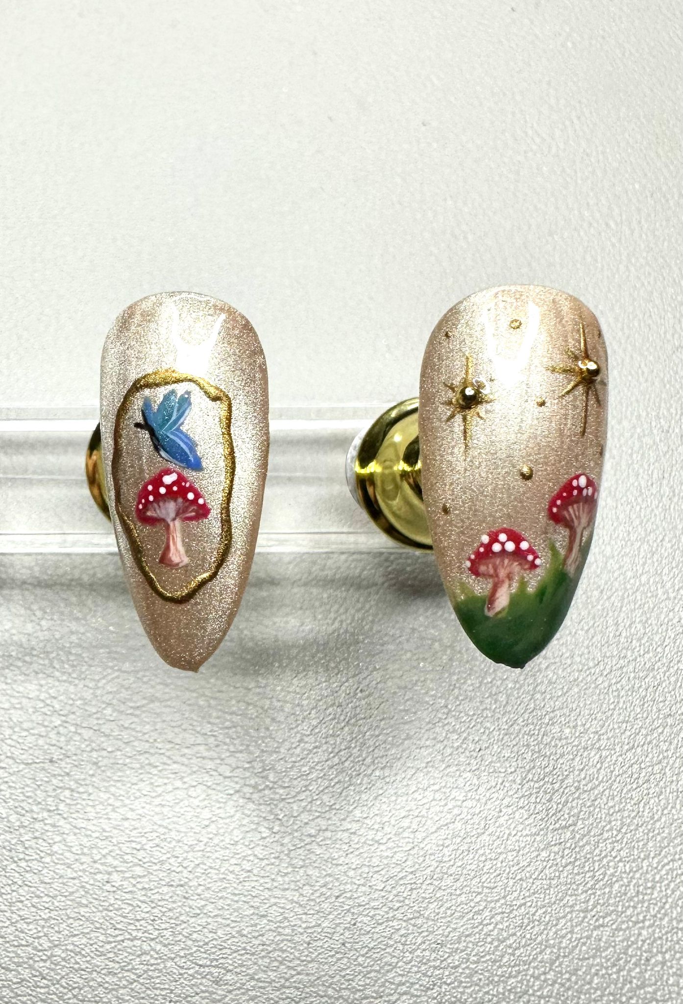 Cat-eye nail art.